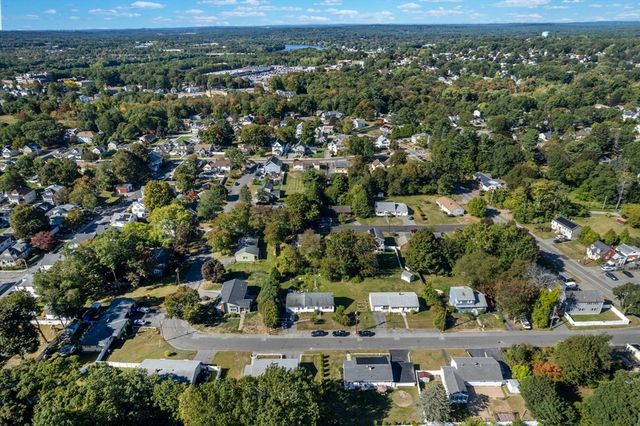 8 Francella Rd, Methuen, MA 01844