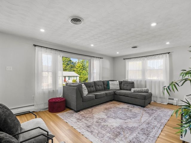 8 Francella Rd, Methuen, MA 01844