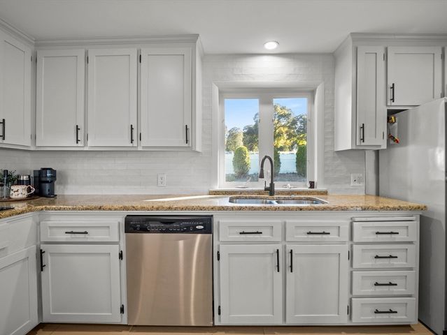 8 Francella Rd, Methuen, MA 01844