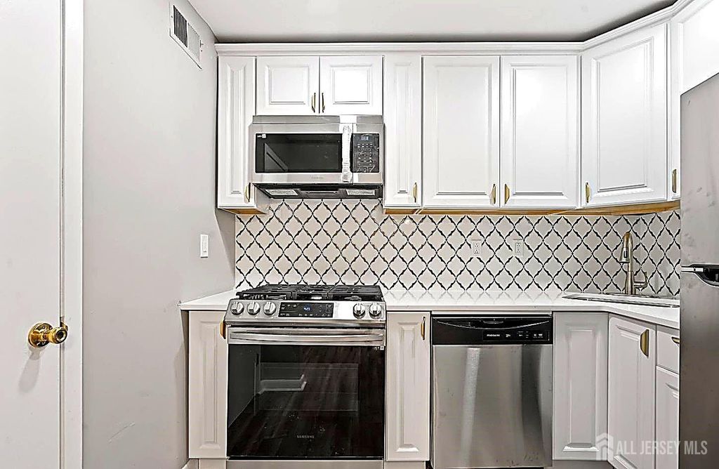 12 Wynwood Drive, South Brunswick, NJ 08852