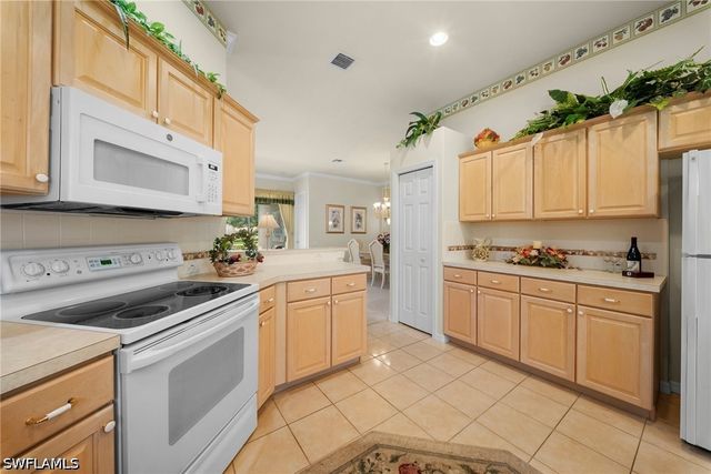 487 Preswick LN, Naples, FL 34120
