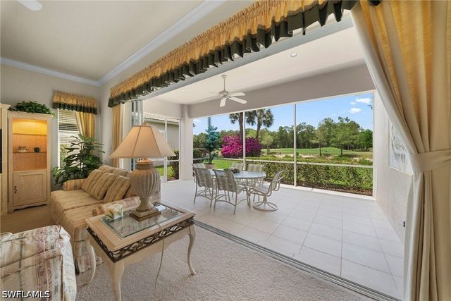 487 Preswick LN, Naples, FL 34120