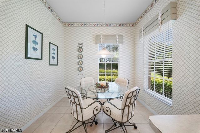487 Preswick LN, Naples, FL 34120