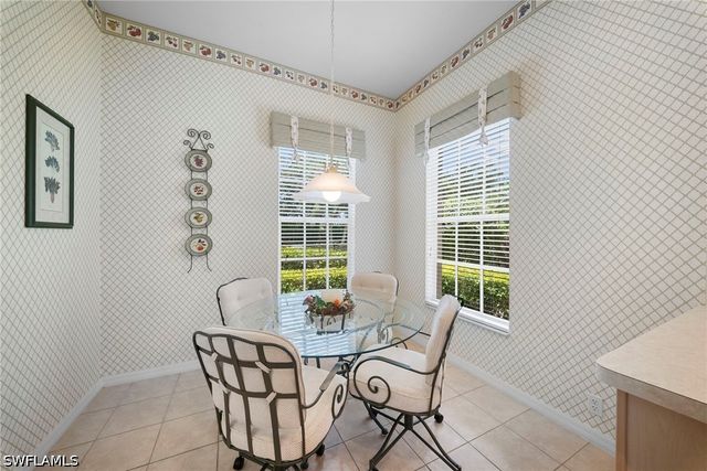 487 Preswick LN, Naples, FL 34120