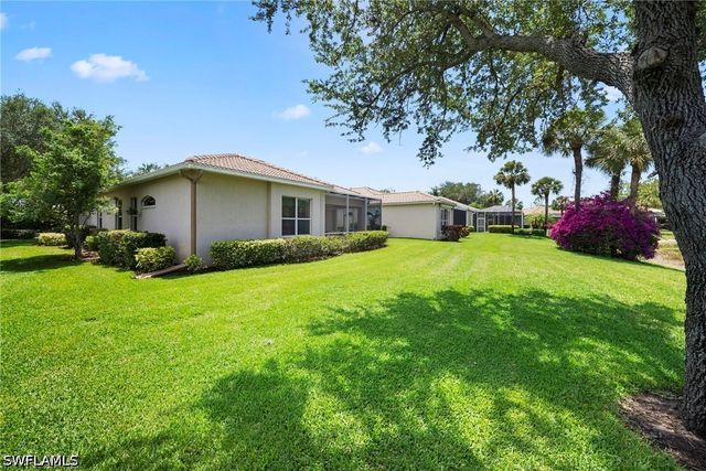 487 Preswick LN, Naples, FL 34120