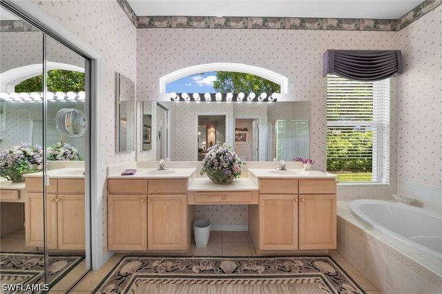 487 Preswick LN, Naples, FL 34120