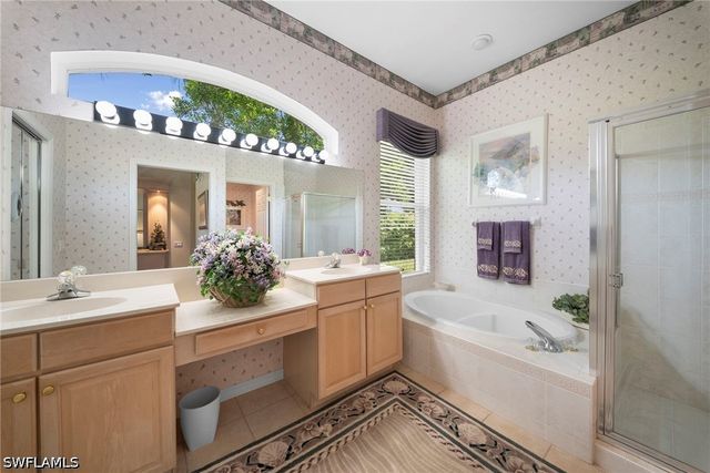487 Preswick LN, Naples, FL 34120