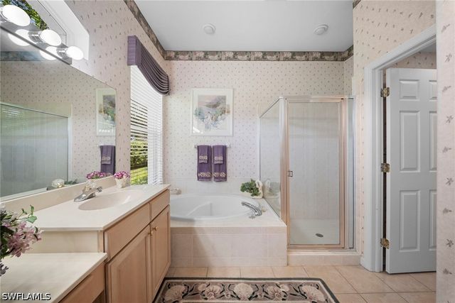487 Preswick LN, Naples, FL 34120