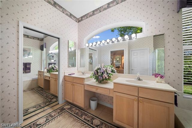 487 Preswick LN, Naples, FL 34120