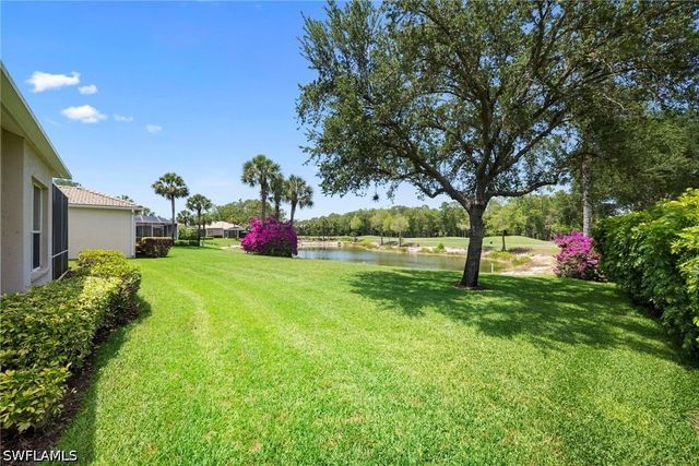 487 Preswick LN, Naples, FL 34120