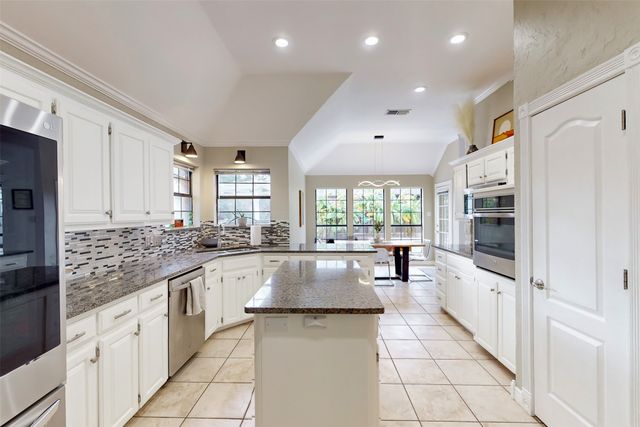 432 Shelby Drive, Burleson, TX 76028