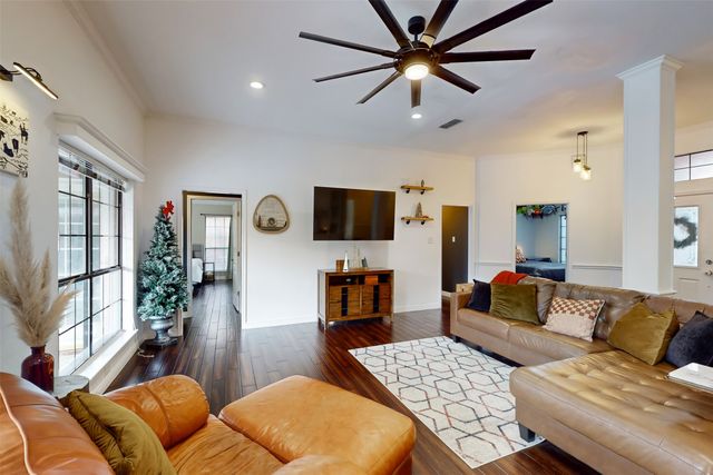 432 Shelby Drive, Burleson, TX 76028