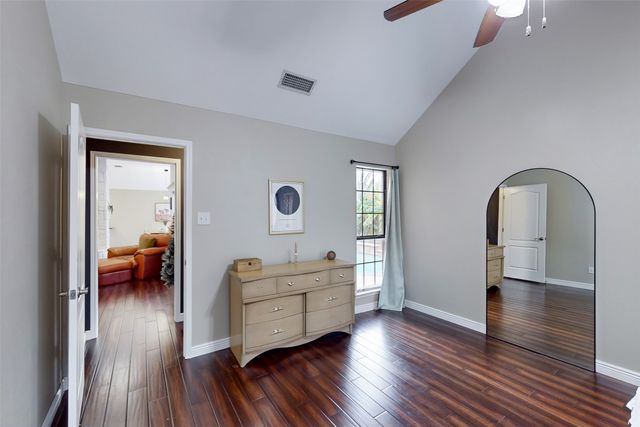 432 Shelby Drive, Burleson, TX 76028
