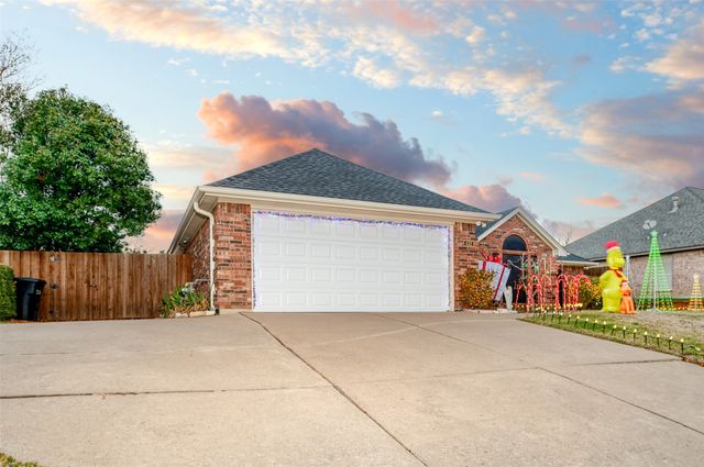 432 Shelby Drive, Burleson, TX 76028