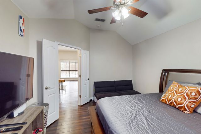 432 Shelby Drive, Burleson, TX 76028