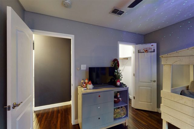 432 Shelby Drive, Burleson, TX 76028