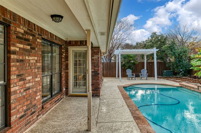 432 Shelby Drive, Burleson, TX 76028