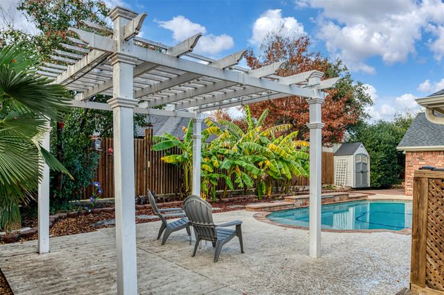 432 Shelby Drive, Burleson, TX 76028