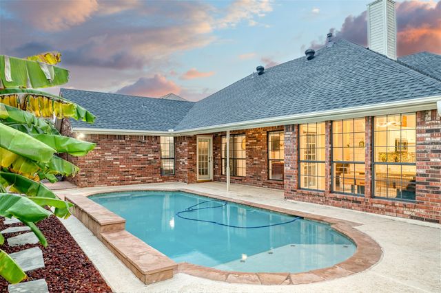 432 Shelby Drive, Burleson, TX 76028