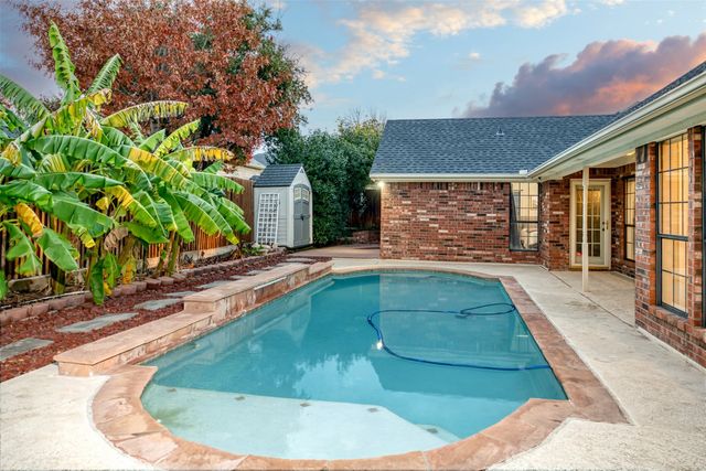 432 Shelby Drive, Burleson, TX 76028