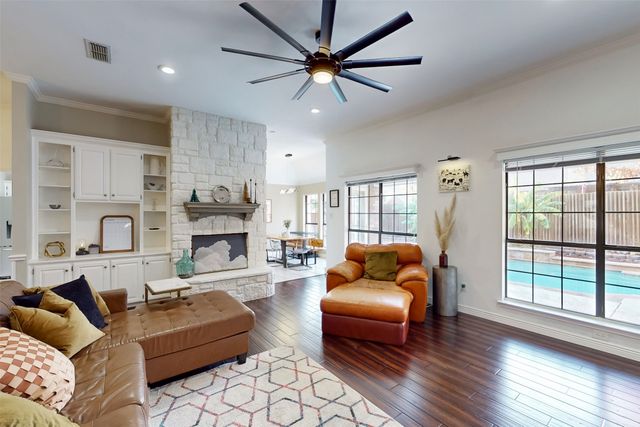 432 Shelby Drive, Burleson, TX 76028
