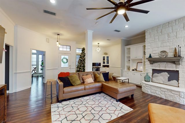 432 Shelby Drive, Burleson, TX 76028