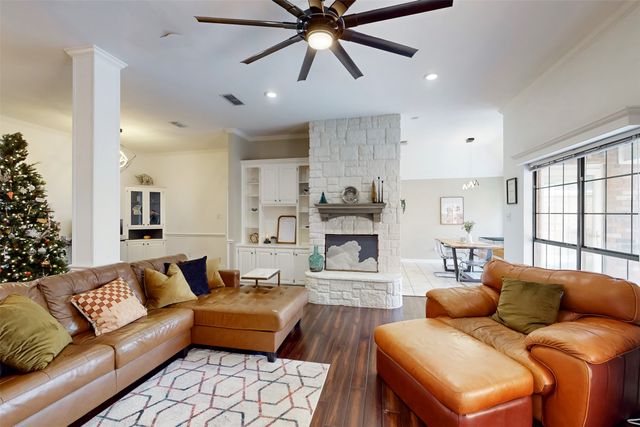 432 Shelby Drive, Burleson, TX 76028