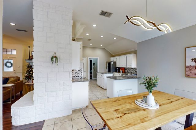 432 Shelby Drive, Burleson, TX 76028