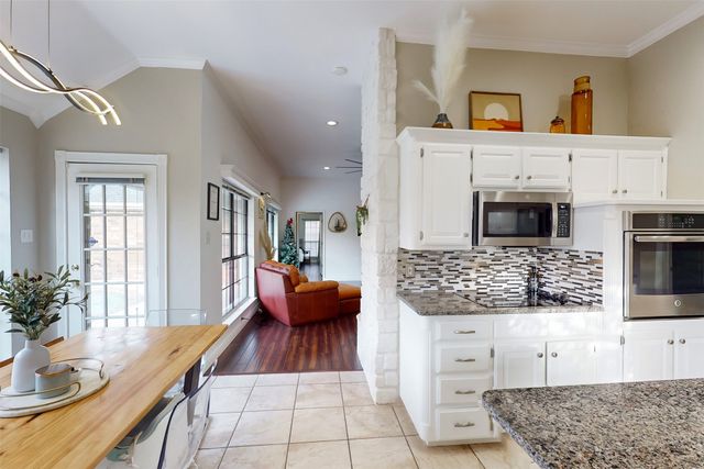 432 Shelby Drive, Burleson, TX 76028