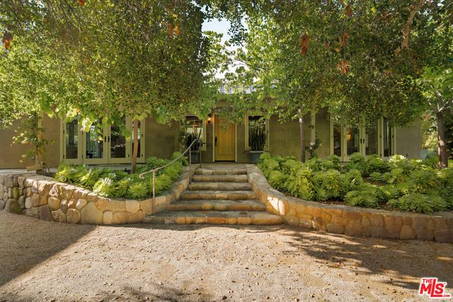 813 Country Club Drive, Ojai, CA 93023