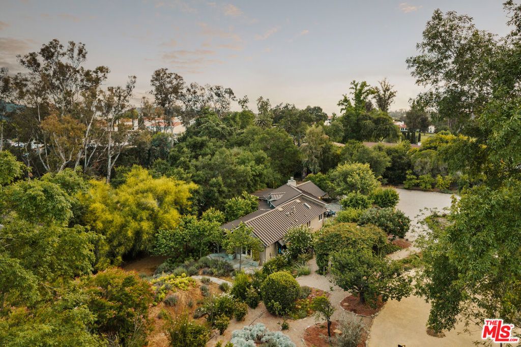 813 Country Club Drive, Ojai, CA 93023