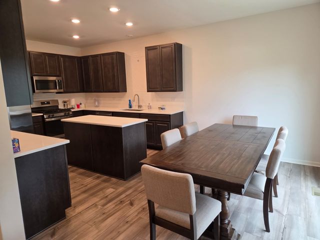 2015 Pembridge Lane 2015, Joliet, IL 60431