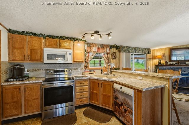 2435 US Route 60, Hurricane, WV 25526