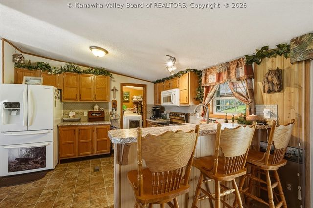 2435 US Route 60, Hurricane, WV 25526