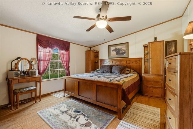 2435 US Route 60, Hurricane, WV 25526