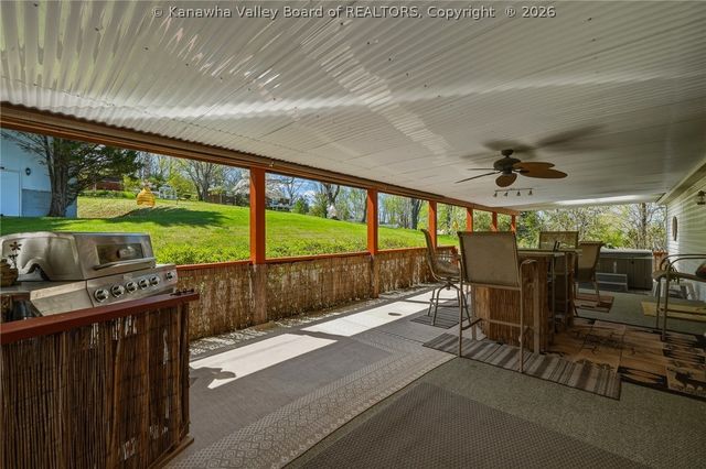 2435 US Route 60, Hurricane, WV 25526