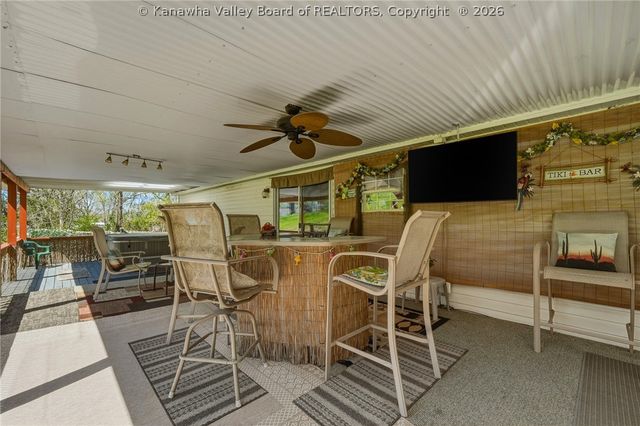 2435 US Route 60, Hurricane, WV 25526