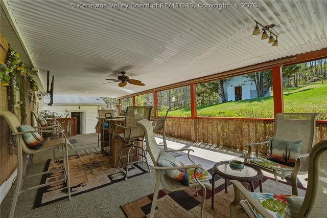 2435 US Route 60, Hurricane, WV 25526