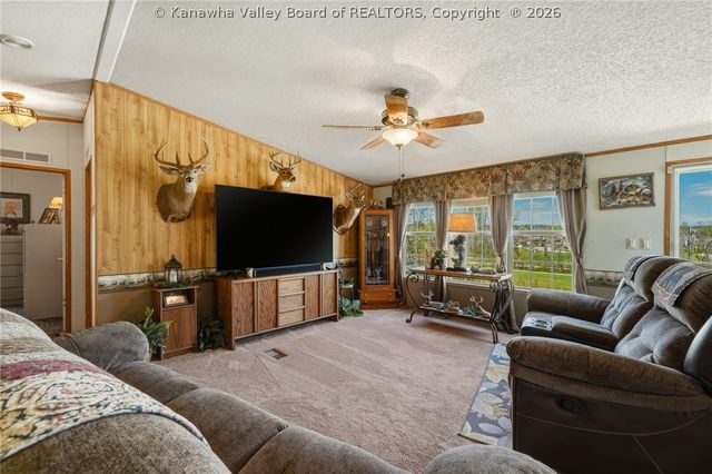 2435 US Route 60, Hurricane, WV 25526