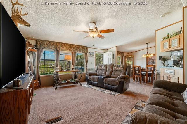 2435 US Route 60, Hurricane, WV 25526