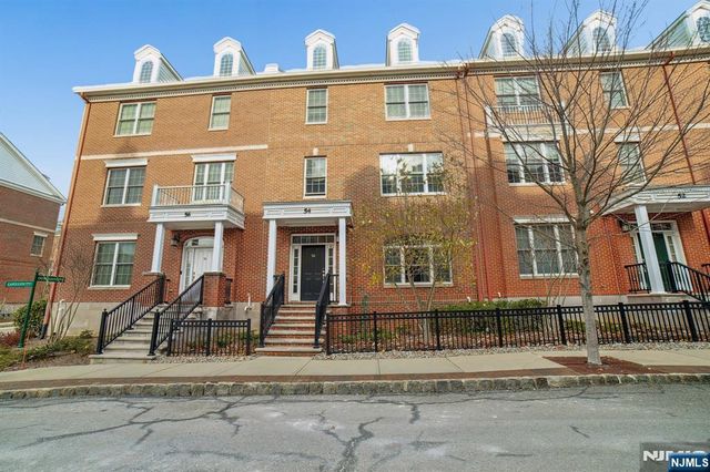 54 Carillon Circle, Livingston, NJ 07039