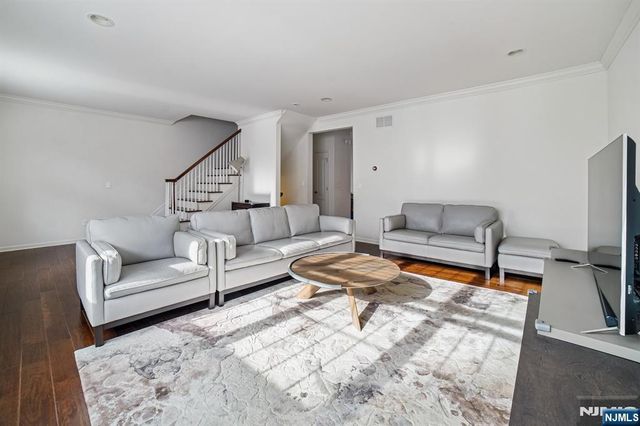 54 Carillon Circle, Livingston, NJ 07039