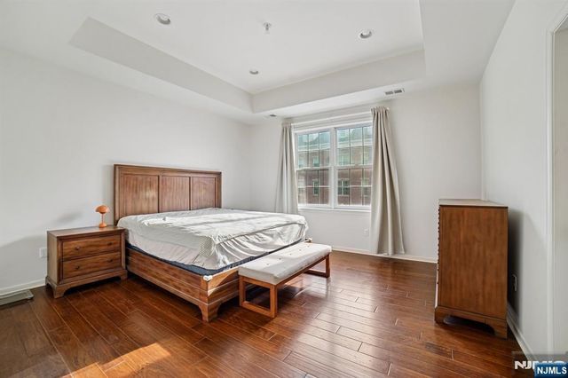 54 Carillon Circle, Livingston, NJ 07039