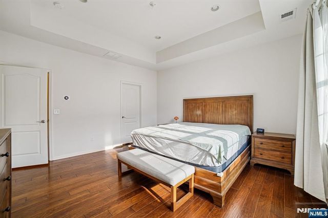 54 Carillon Circle, Livingston, NJ 07039