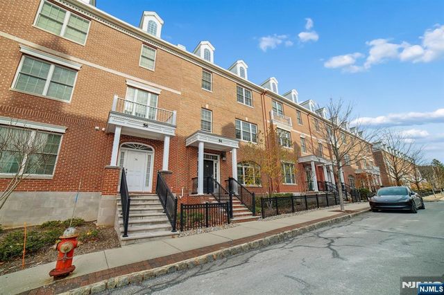 54 Carillon Circle, Livingston, NJ 07039