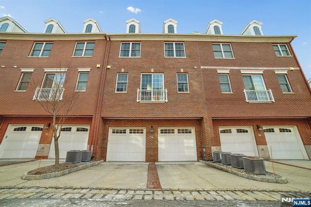 54 Carillon Circle, Livingston, NJ 07039