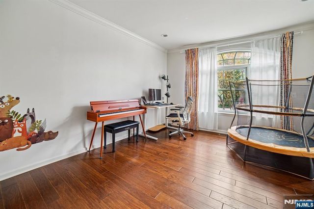 54 Carillon Circle, Livingston, NJ 07039