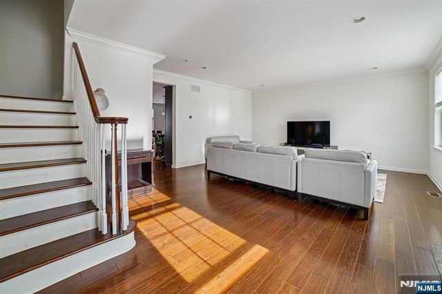 54 Carillon Circle, Livingston, NJ 07039