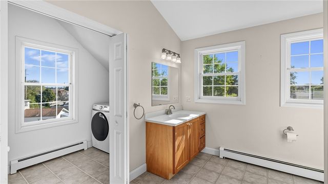 106 Cedar Avenue, Portsmouth, RI 02871