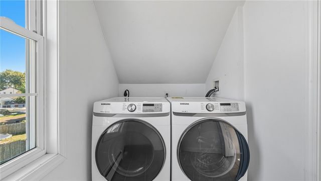 106 Cedar Avenue, Portsmouth, RI 02871